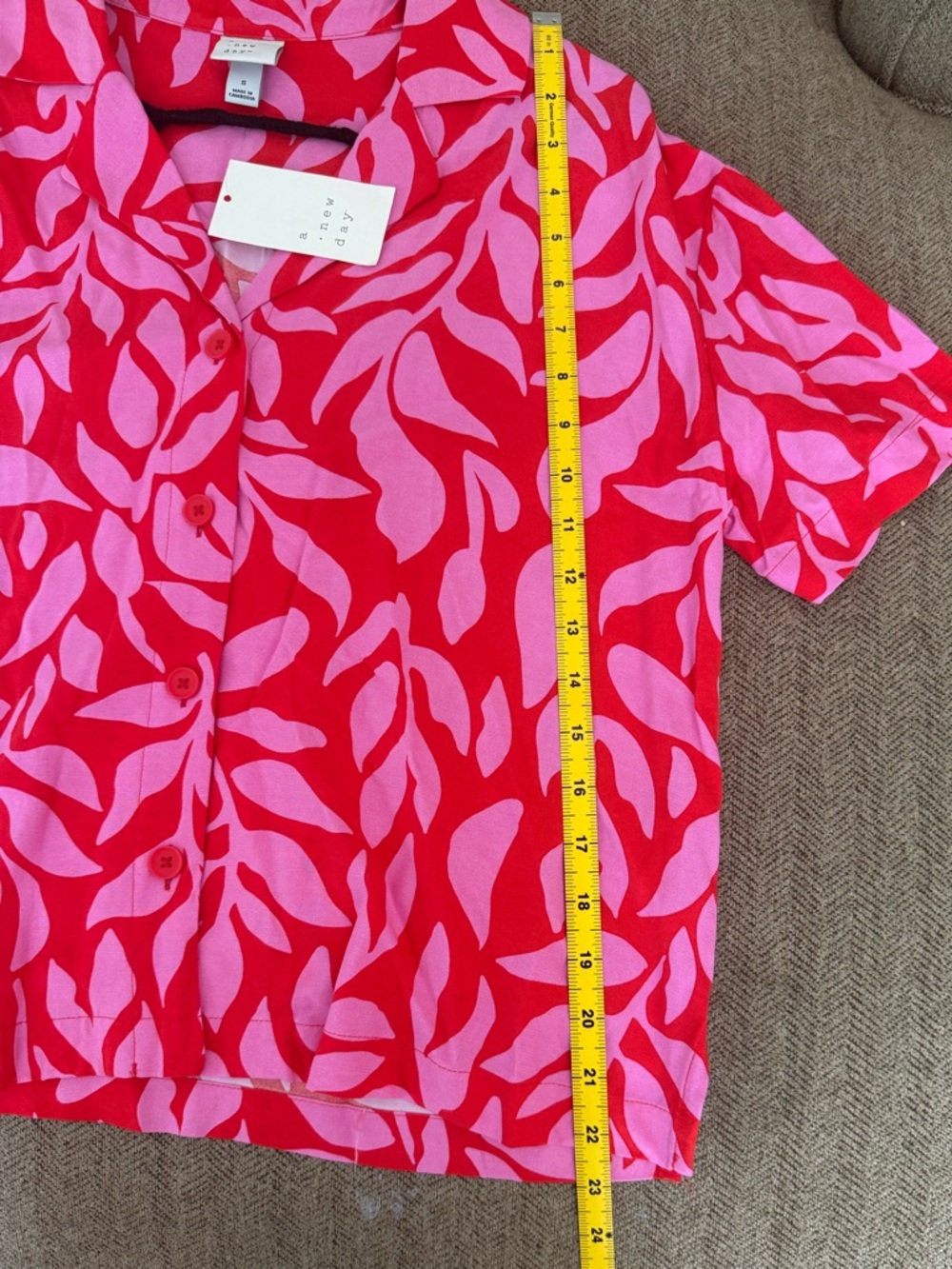 NWT Cotton-Linen Pink and Red Leaf Pattern Short Sleeve Button-Down Shirt - Picture 8 of 8
